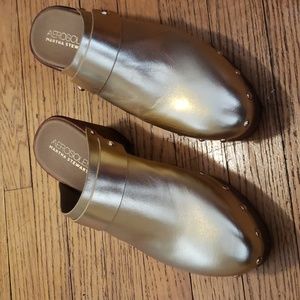 Gold clogs!